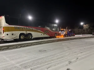 MTRG tow truck and coach bus during a winter recovery